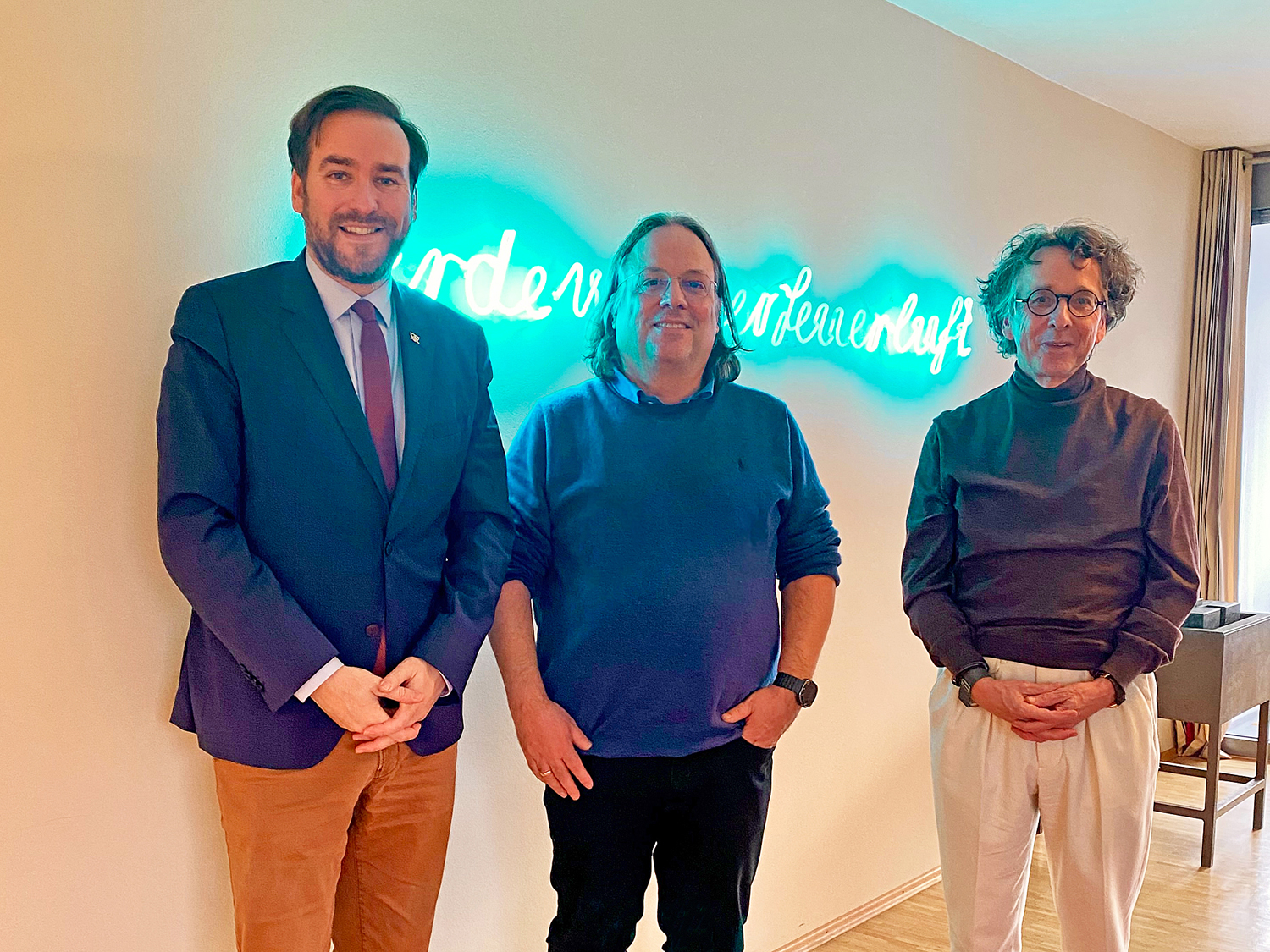  Zum 25-j�hrigen Bestehen der ze:roPRAXEN traf sich der Landtagsabgeordnete Andreas Sturm (CDU) mit Prof. Dr. Peter Rohmei�, Aufsichtsratsvorsitzender sowie Gr�nder der ze:roPRAXEN, sowie Dr. med. Christian Kuhn, Gesch�ftsf�hrer der ze:roPRAXEN.