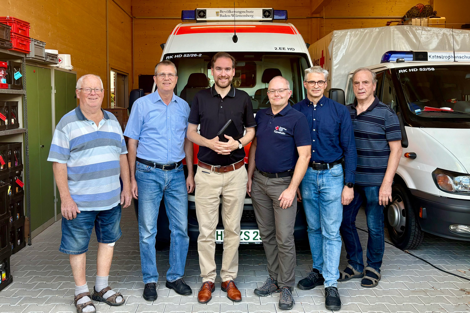 Besuch beim DRK-Ortsverein Eppelheim: Dieter H�lzel, Stadtrat Volker Wiegand, Andreas Sturm MdL, DRK-Vorsitzender Dirk Schuhmacher, Bereitschaftsleiter Jens Hilger und Klaus Puttler (von links). Foto: Nils Melkus Eppelheim. 